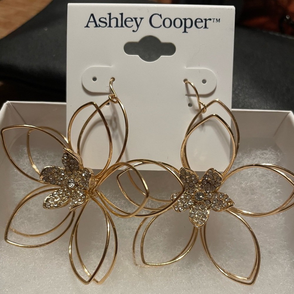 Ashley Cooper Gold Floral Earrings